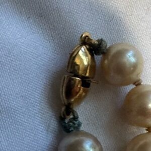 Elegant Gold and Cream Pearl Necklace